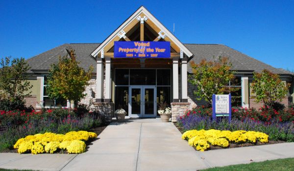 Barrewoods apartment building exterior featuring leasing office
