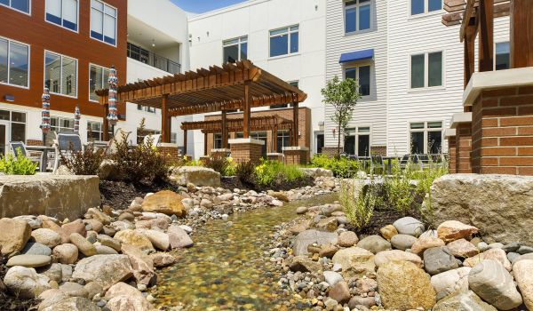 Avenue 81 apartment community outdoor courtyard