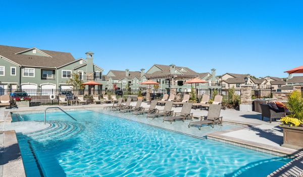 Savannah West community pool and outdoor lounge