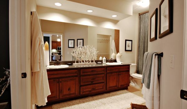 Highlands Lodge luxury apartment bathroom