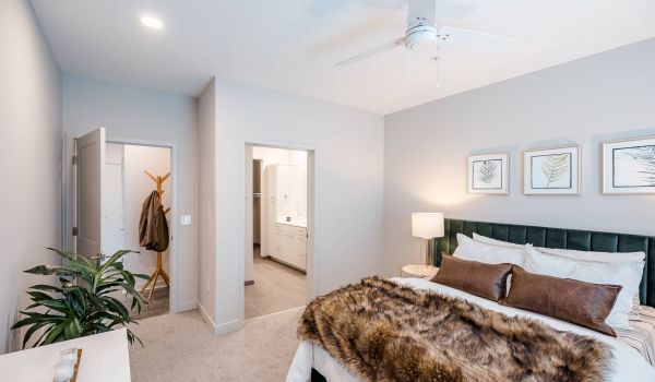 The Backyard at One North apartment bedroom with walk-in closet